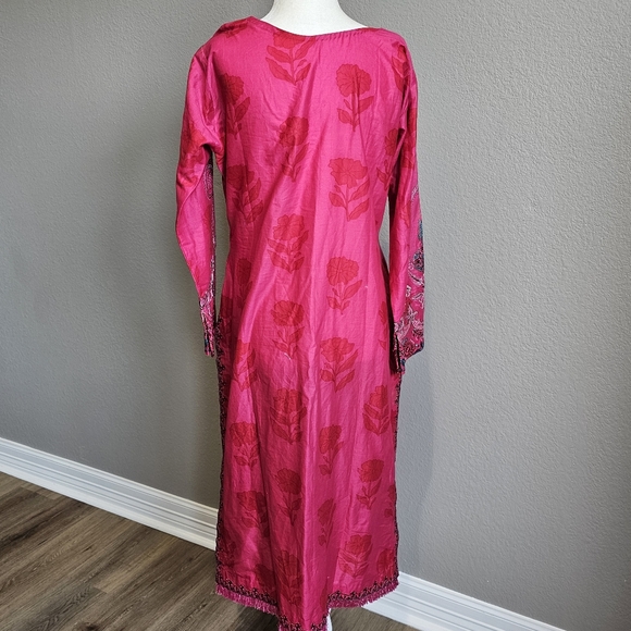 Traditional Kurta Magenta Pink Floral Embroidered Shirt - Picture 3 of 9